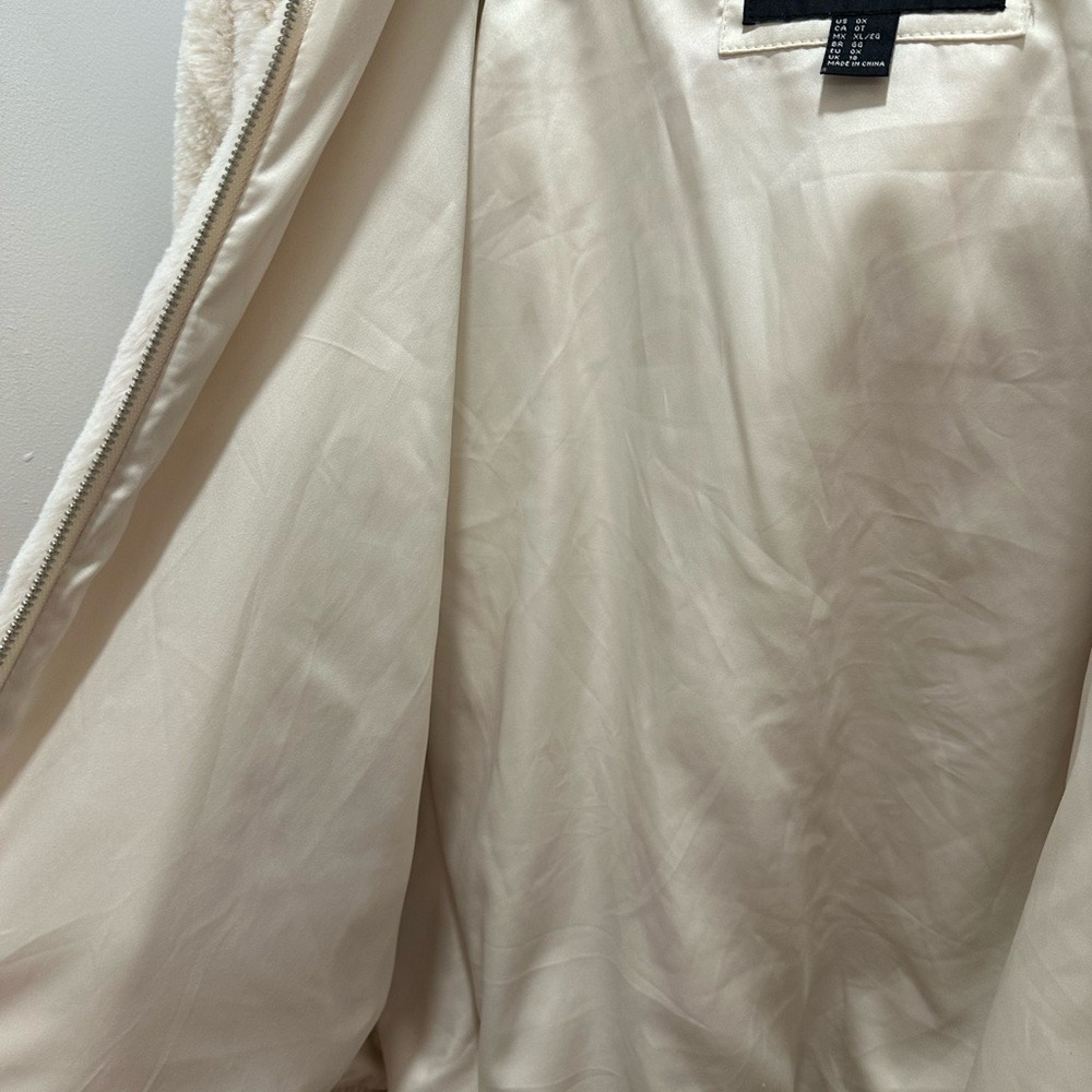 Forever 21+ Plus Size Faux Fur Bomber Jacket Cream with Detachable Hood 0X - Picture 7 of 7